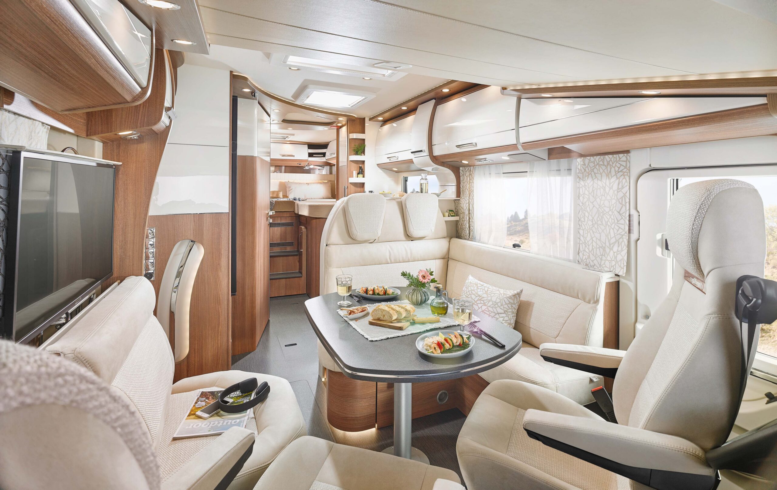 L'intérieur du camping-car de luxe Carthago C-Tourer 2 