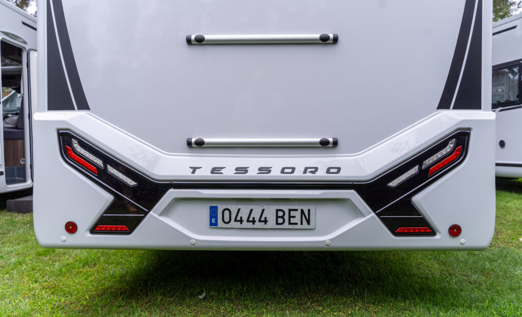 camping car Benimar Tessoro arrière