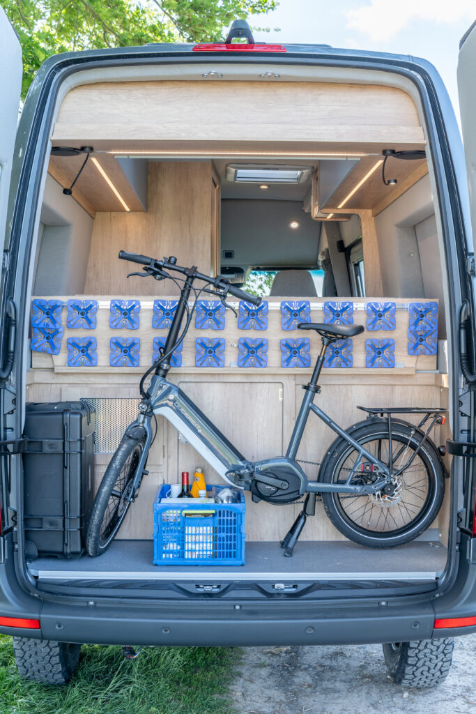 la soute du fourgon aménagé la strada Regent
