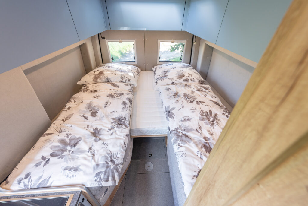 les couchage arrières du fourgon aménagé la strada Regent