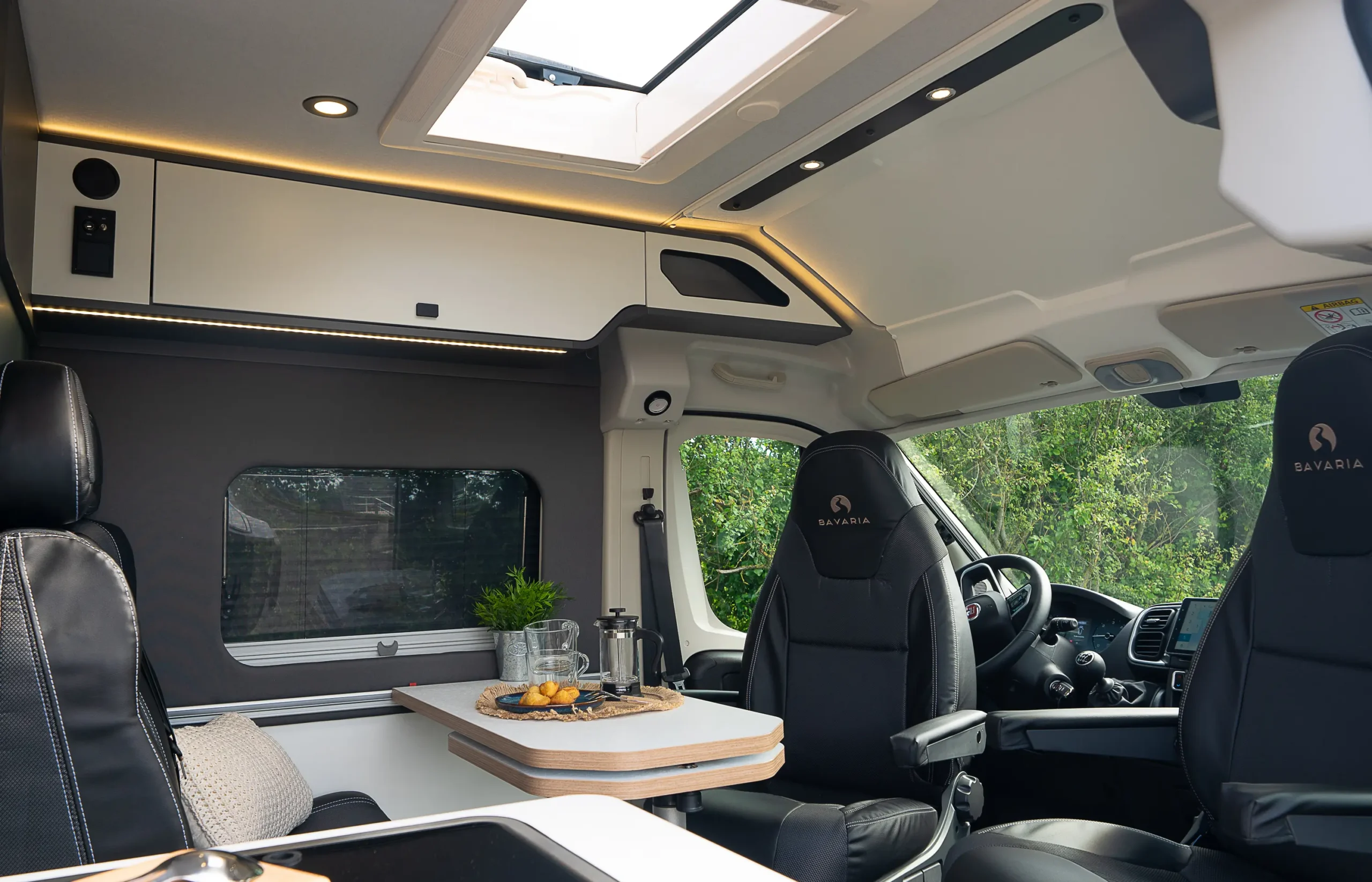 Fourgon aménagé du constructeur Pilote : vue du Salon