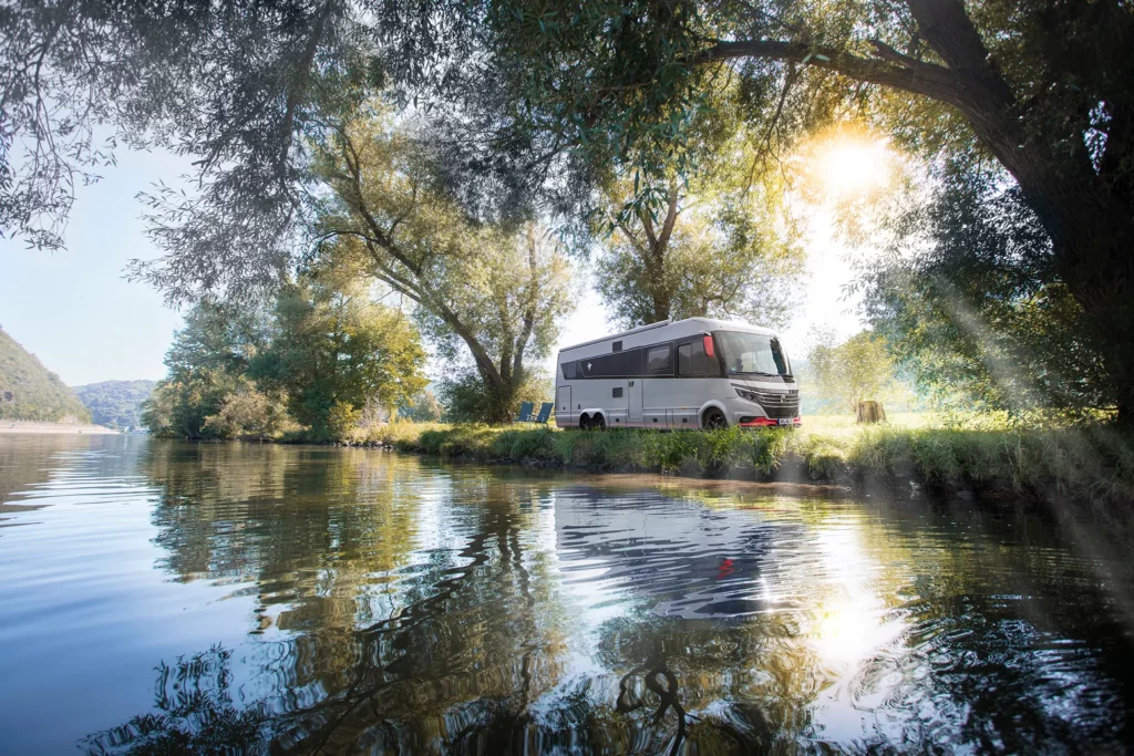 NIESMANN+BISCHOFF ARTO 88 au bord d'un lac