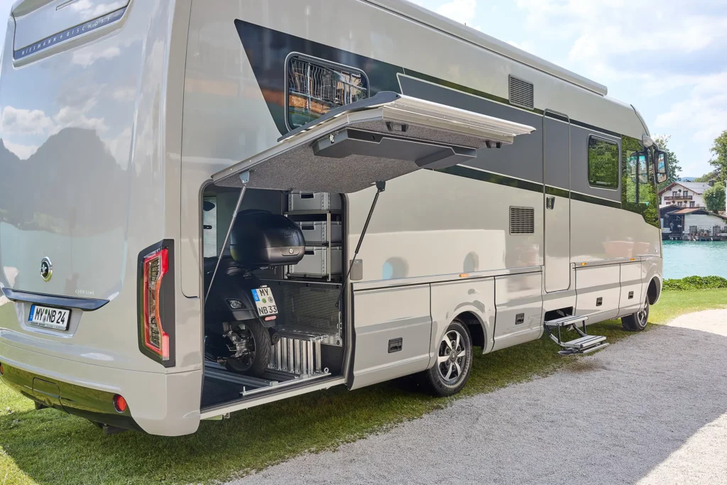 NIESMANN+BISCHOFF-Flair-scooter-dans-la-soute