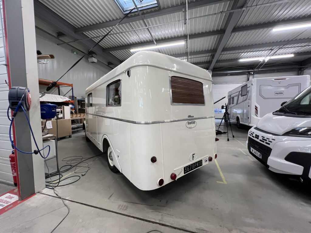 Collector Notin : visite d'un premier campoing-car