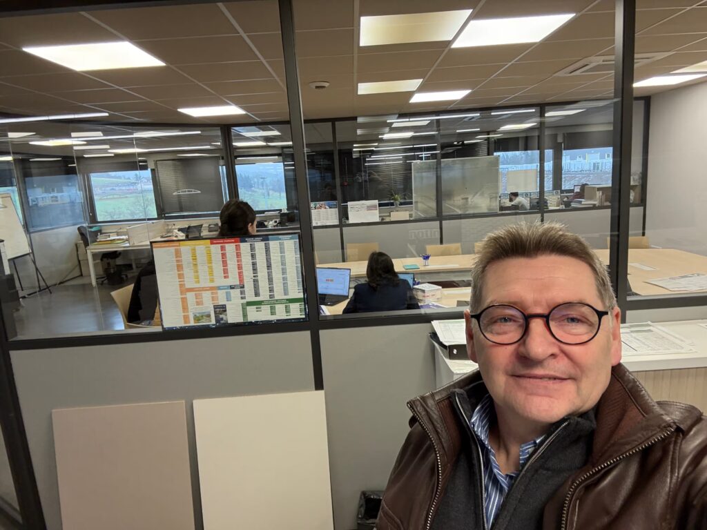 Le Petit Marcel Visite la chaine d'assemblage des camping cars Notin