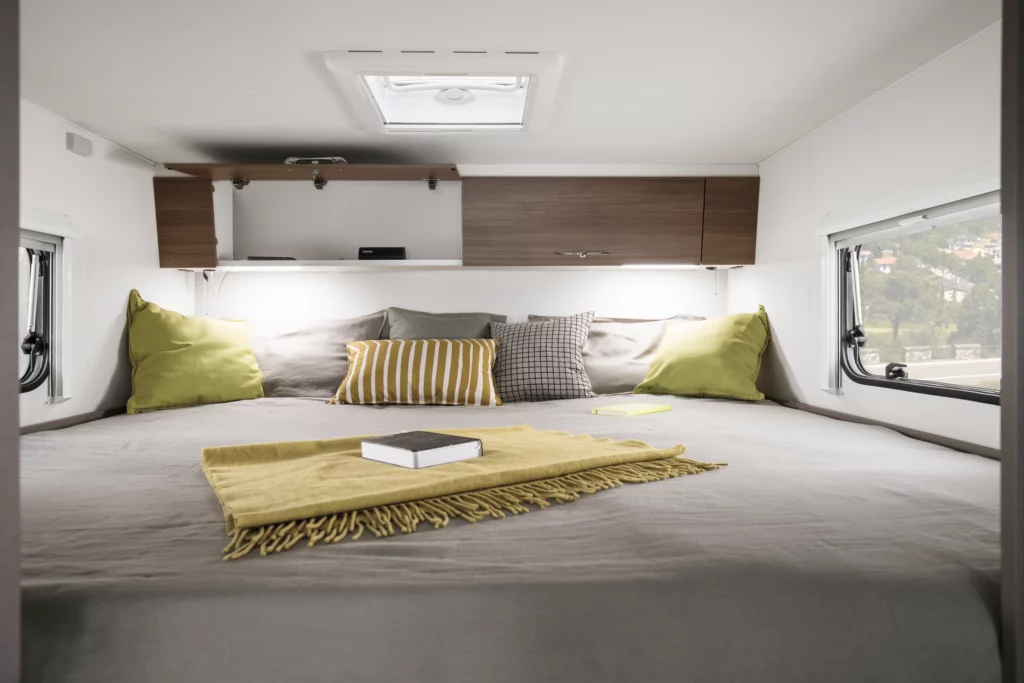 L'intérieur du camping car Etrusco T6.9SB