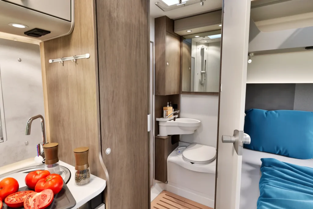 Vue de la salle d'eau du Camping-car profilé Carado T135