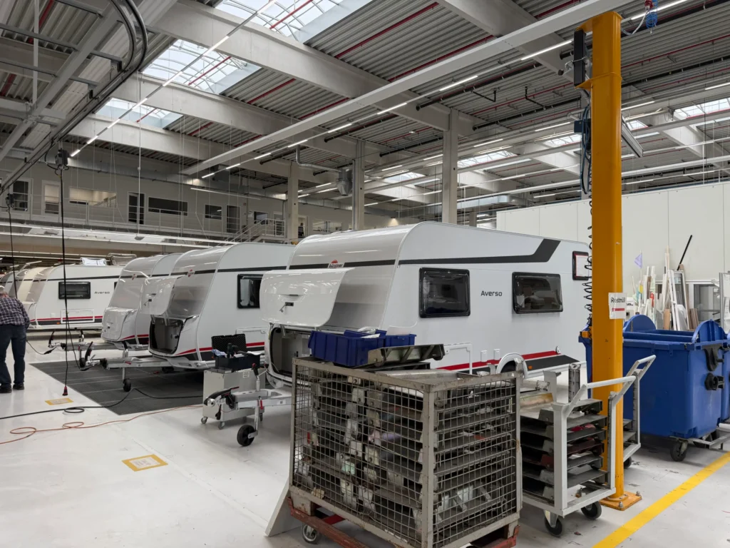 Caravane LMC dans l'usine