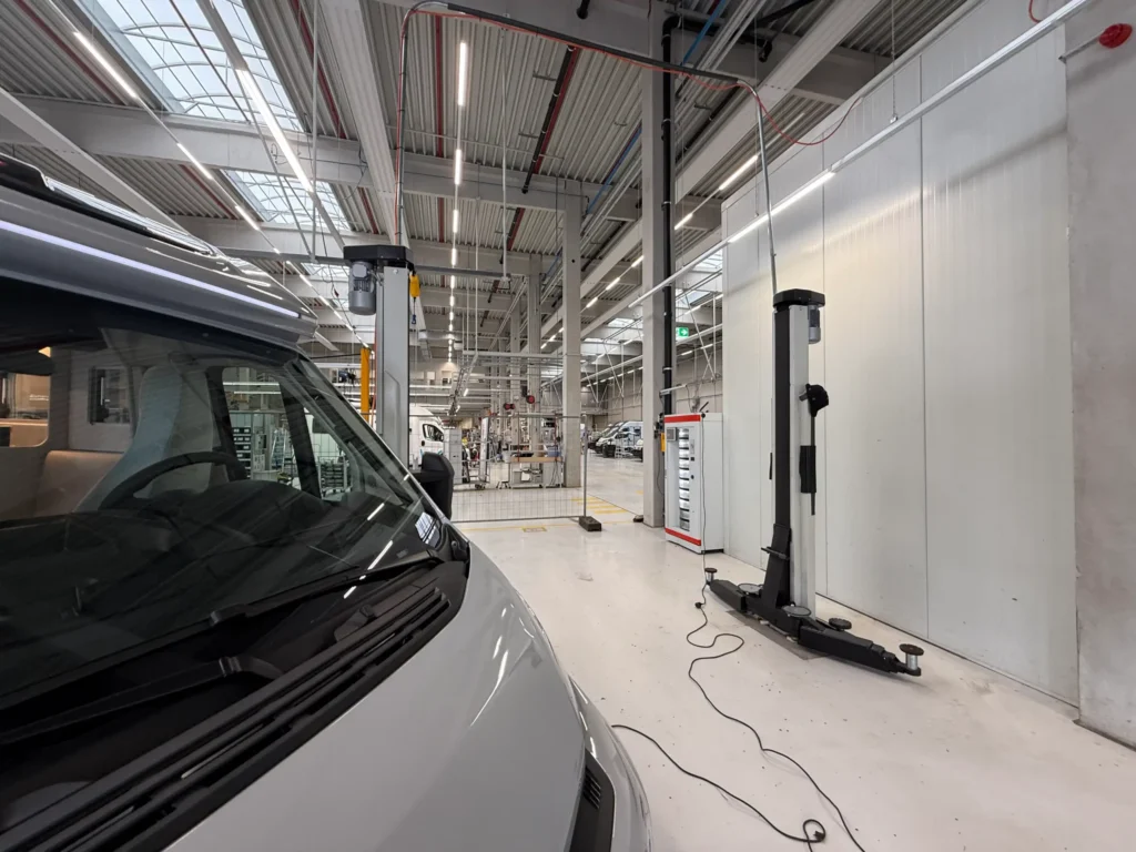 L'intérieur de l'entrpeise de camping-car LMC