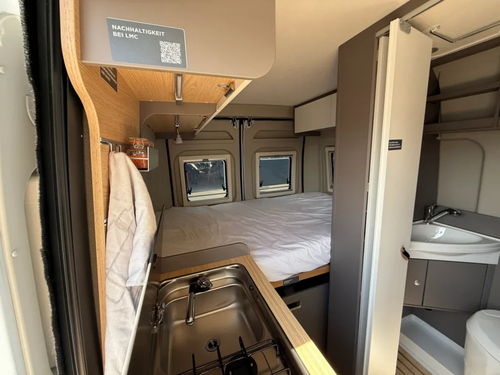 la chambre du nouveau fourgon aménagé LMC Innovan sur porteur Fiat