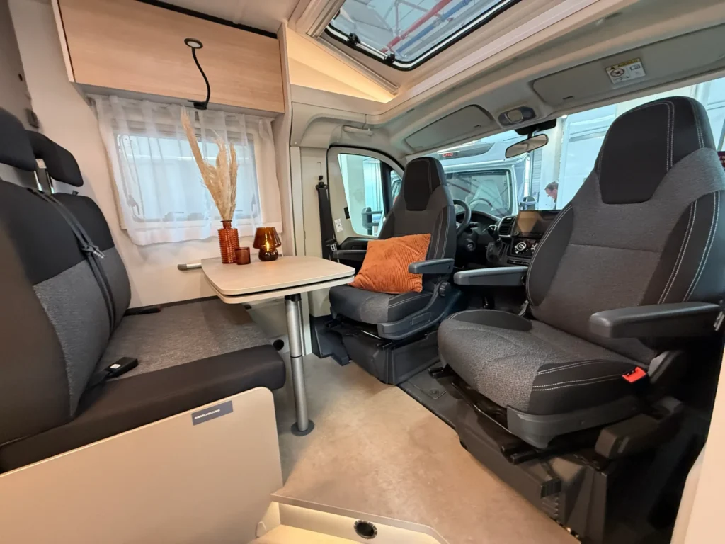 L'avant du nouveau camping car Tracer de LMC