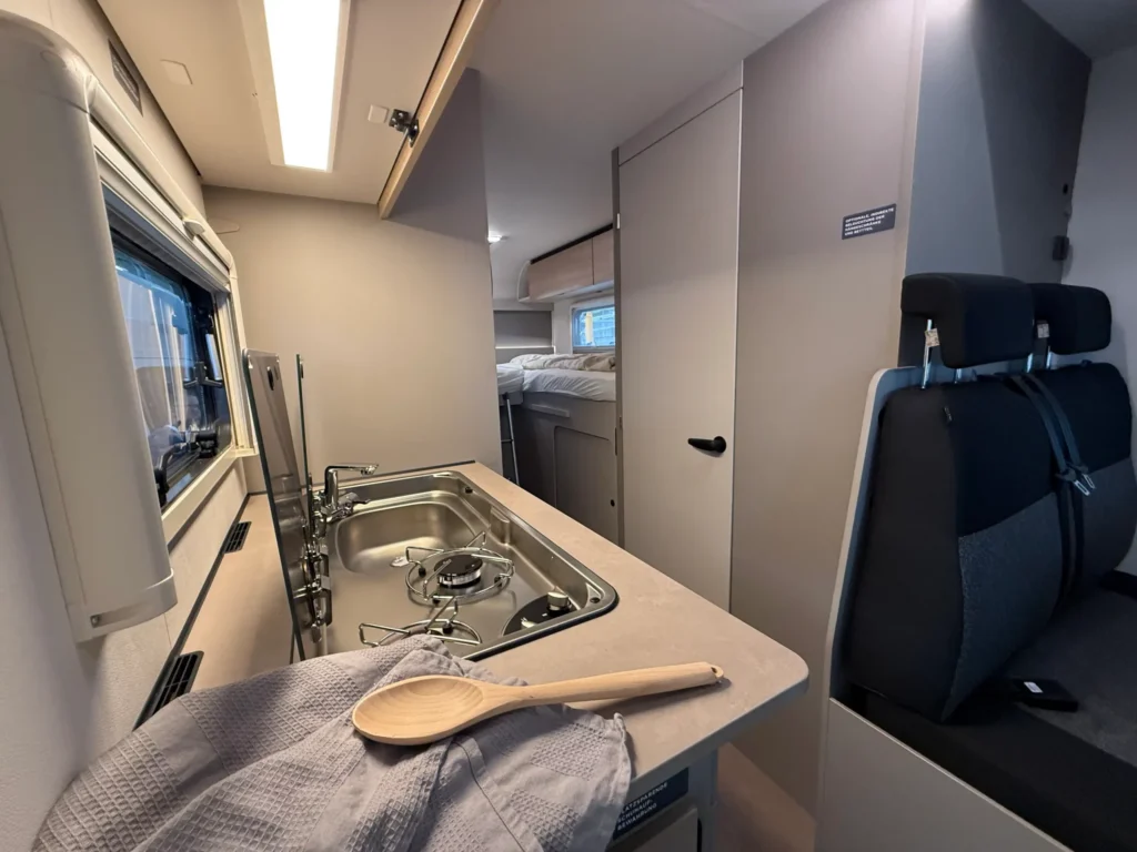 La cuisine du nouveau camping car Tracer de LMC
