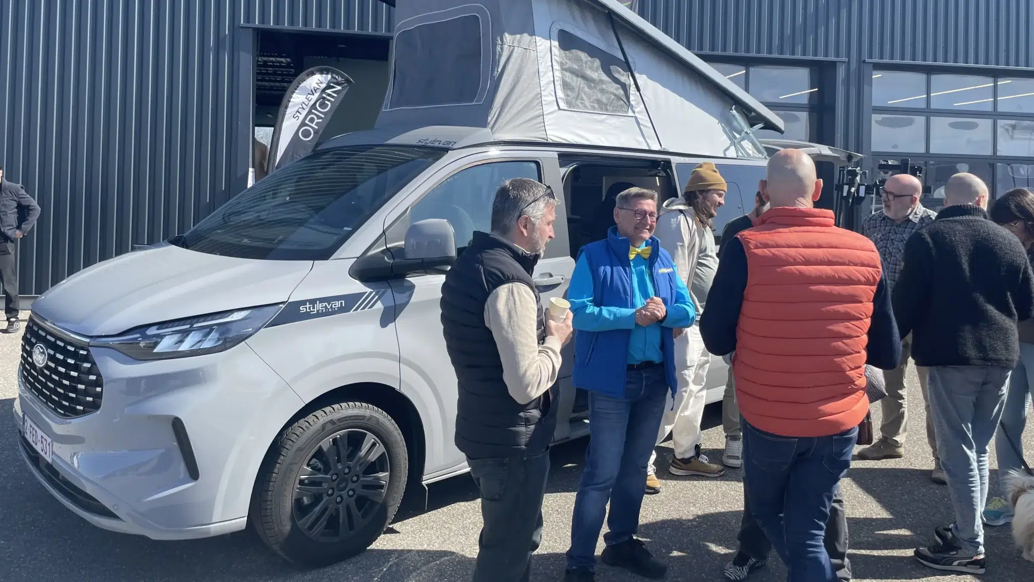 Le Petit Marcel échange avec des Stylevaners à l'étape de Sausheim