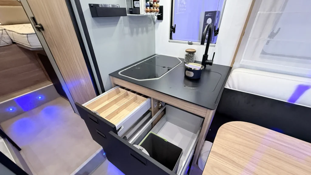 Notin Envol camping-car voyage nature 2027 avec sa cuisine