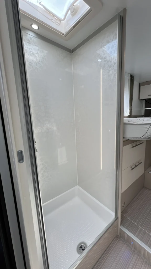 La douche Notin — bien conçue dans l'ensemble