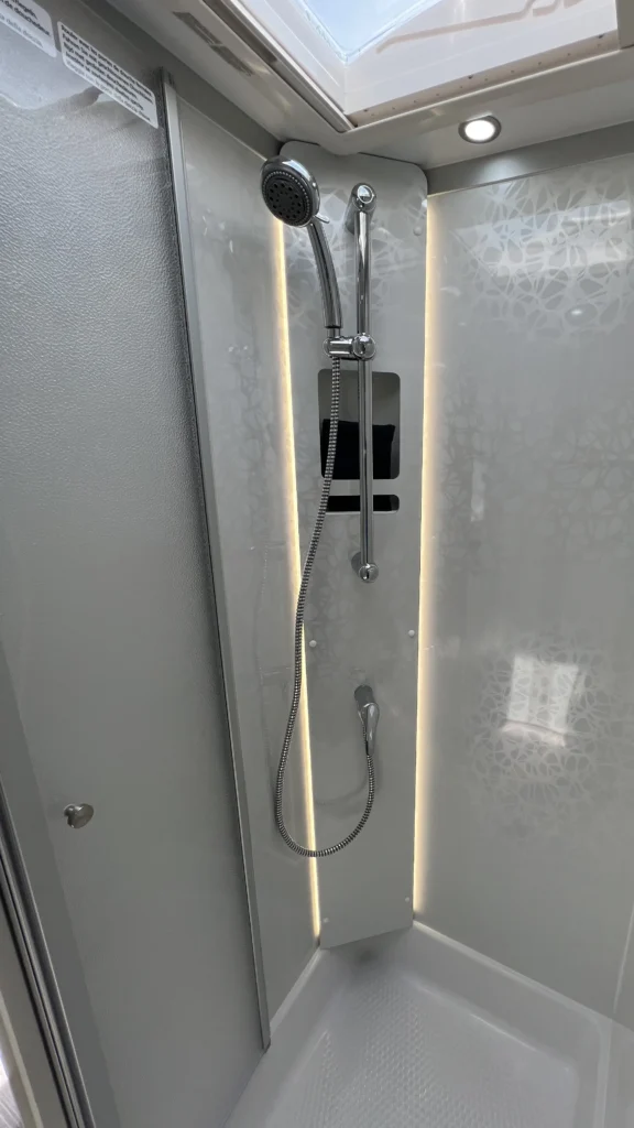 La douche Notin — bien conçue dans l'ensemble