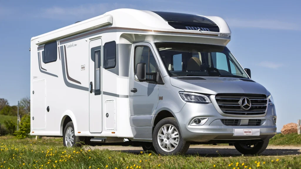 La gamme Exclusive 2027 sur porteur Mercedes : sobre, efficace, et toujours sous la barre des 106 000 €. Le Bruges en particulier confirme son succès commercial.