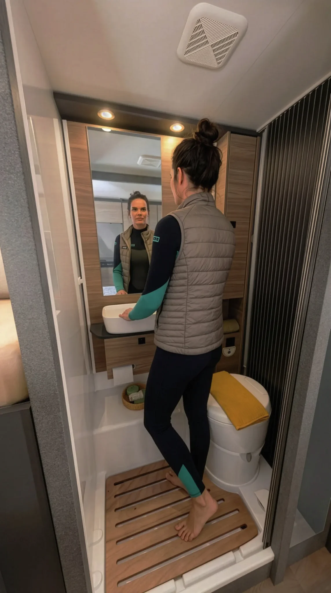 Dethleffs Globebus Performance T16 - Salle de bains paroi pivotante