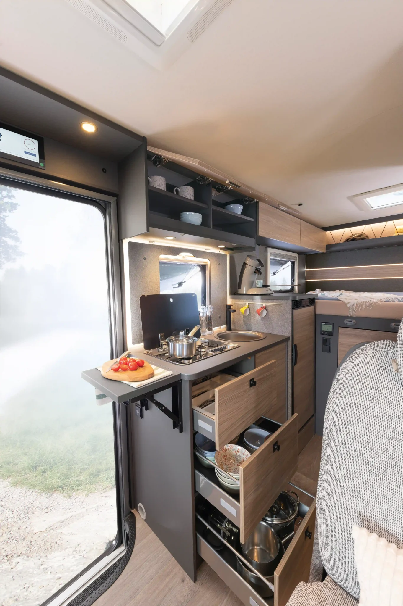 Dethleffs Globebus Performance 4x4 T16 - Cuisine tiroirs finition Saros