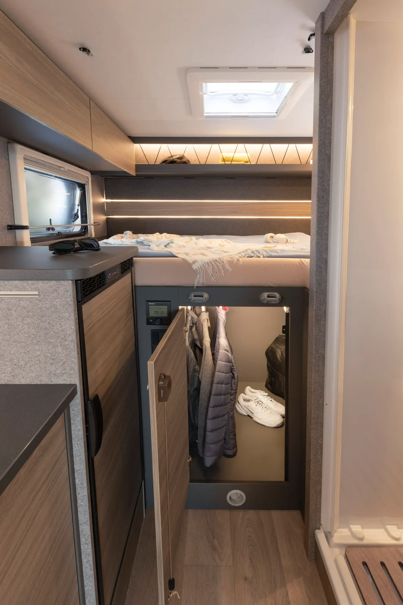 Dethleffs Globebus Performance 4x4 T16 - Rangement sous le lit