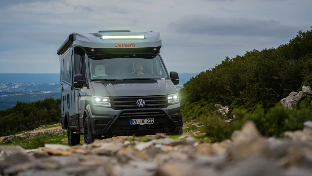 équipements extérieurs noir mat Dethleffs Globebus Performance T16