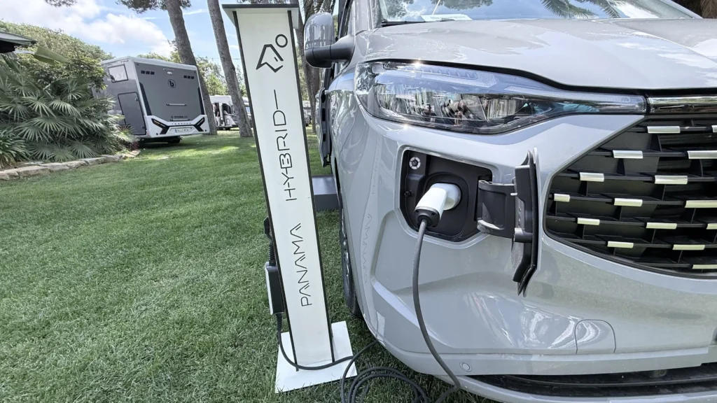 Panama Vans 2027 P10H — détail extérieur et motorisation hybride