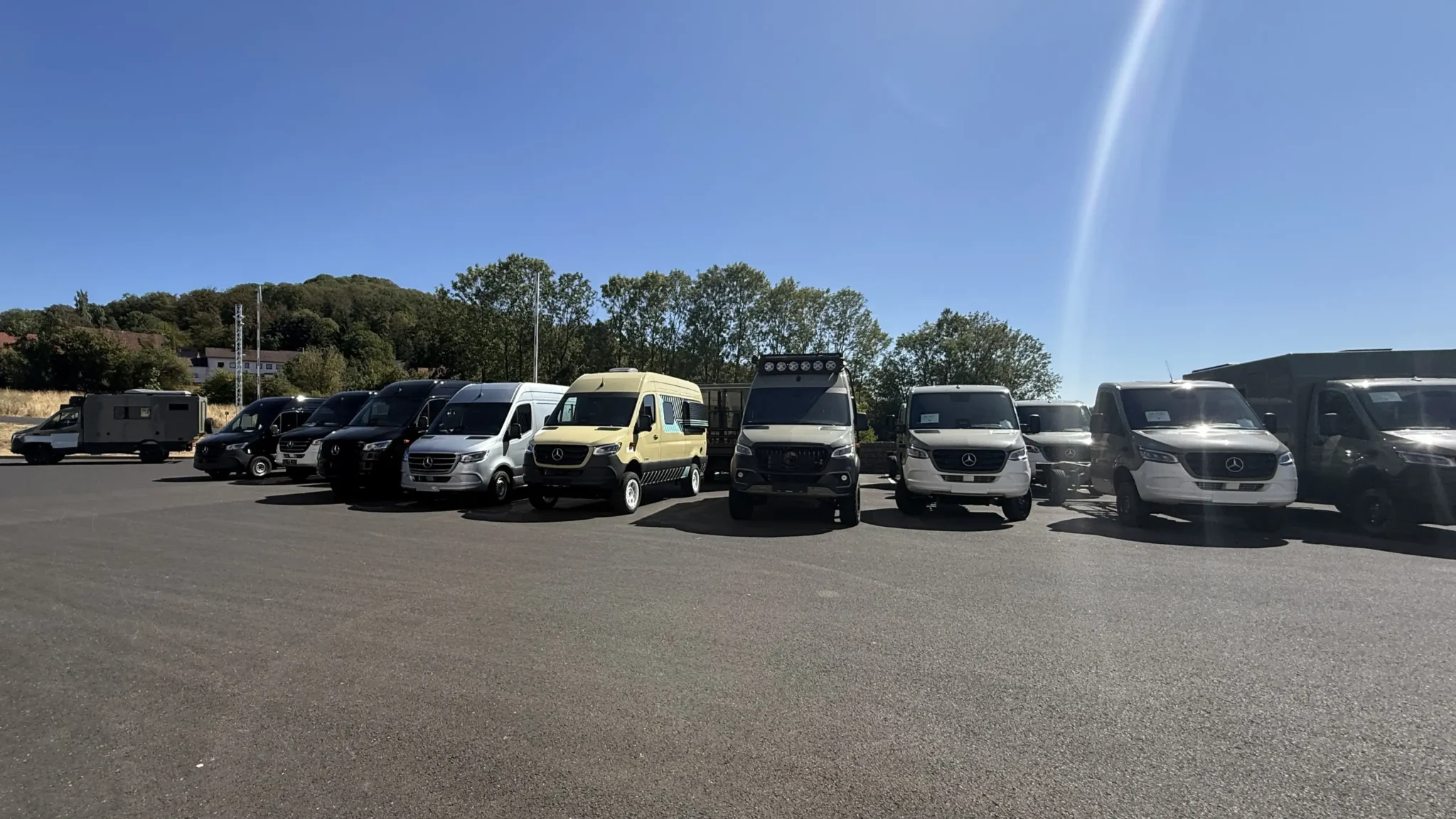 La flotte Rhön Camp alignée à la sortie de l'usine, Mercedes Sprinter 4x4