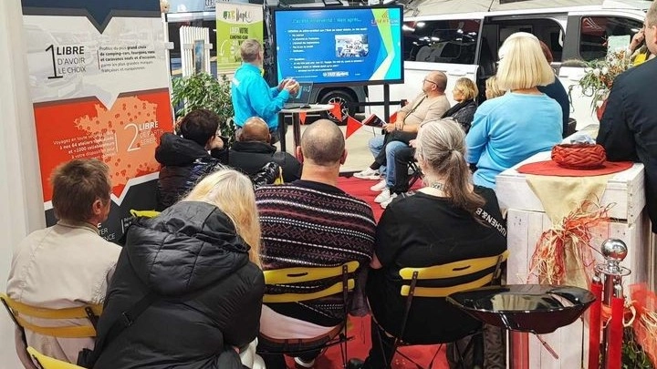 conseil achat camping-car - Le Petit Marcel anime une présentation sur le choix d'un camping-car en salon