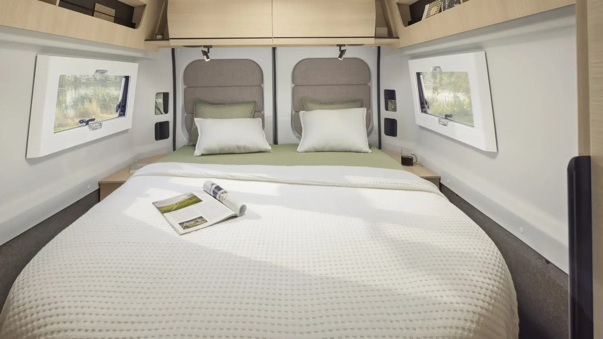 Rapido V64 : le lit central 140 x 195 cm