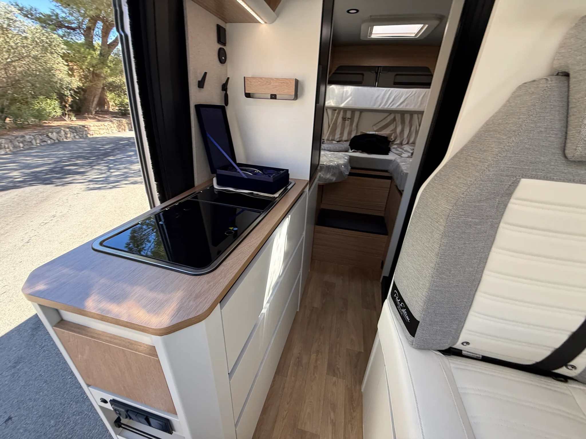 Fourgon aménagé TPL Perle Edition Pilote, vue 2