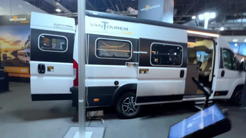 VANTourer 630 L GO! fourgon aménagé exposé au Caravan Salon de Düsseldorf 2026