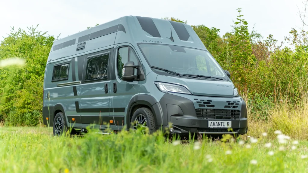 fourgon La Strada Avanti R 2027 avec salon arrière